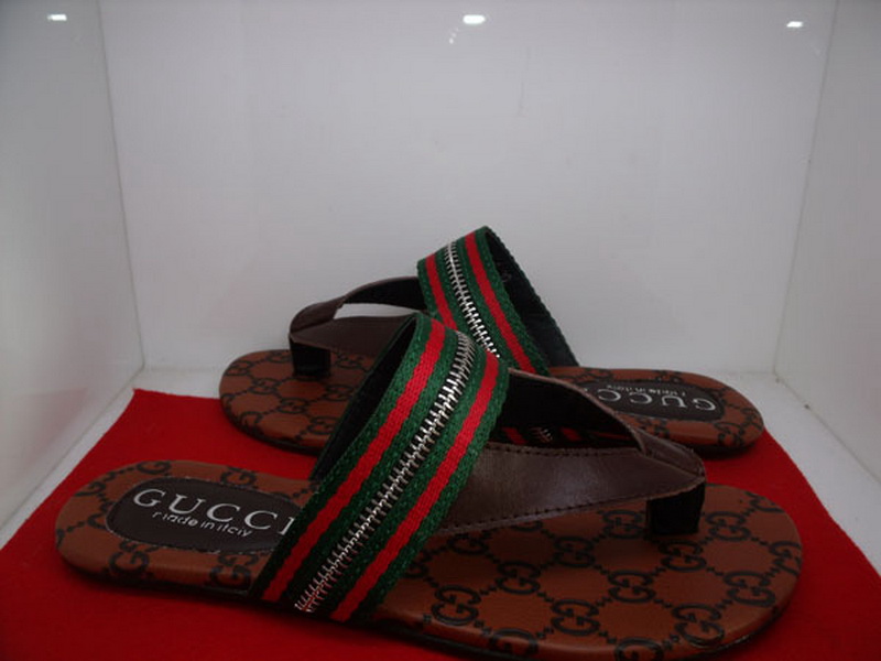 Gucci Slippers Woman--021